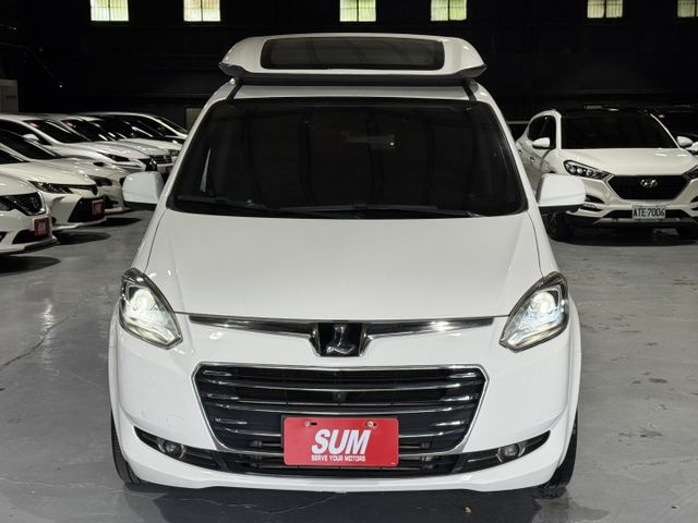 2.2渦輪 頂級旗艦 輪椅福祉車 雙電滑門 環景 定速 I-KEY 天窗 方控 雙螢幕 恆溫 摸門 前後行車  第4張相片