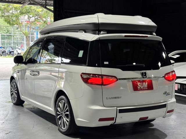 2.2渦輪 頂級旗艦 輪椅福祉車 雙電滑門 環景 定速 I-KEY 天窗 方控 雙螢幕 恆溫 摸門 前後行車  第6張相片