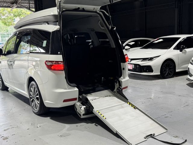 2.2渦輪 頂級旗艦 輪椅福祉車 雙電滑門 環景 定速 I-KEY 天窗 方控 雙螢幕 恆溫 摸門 前後行車  第8張相片