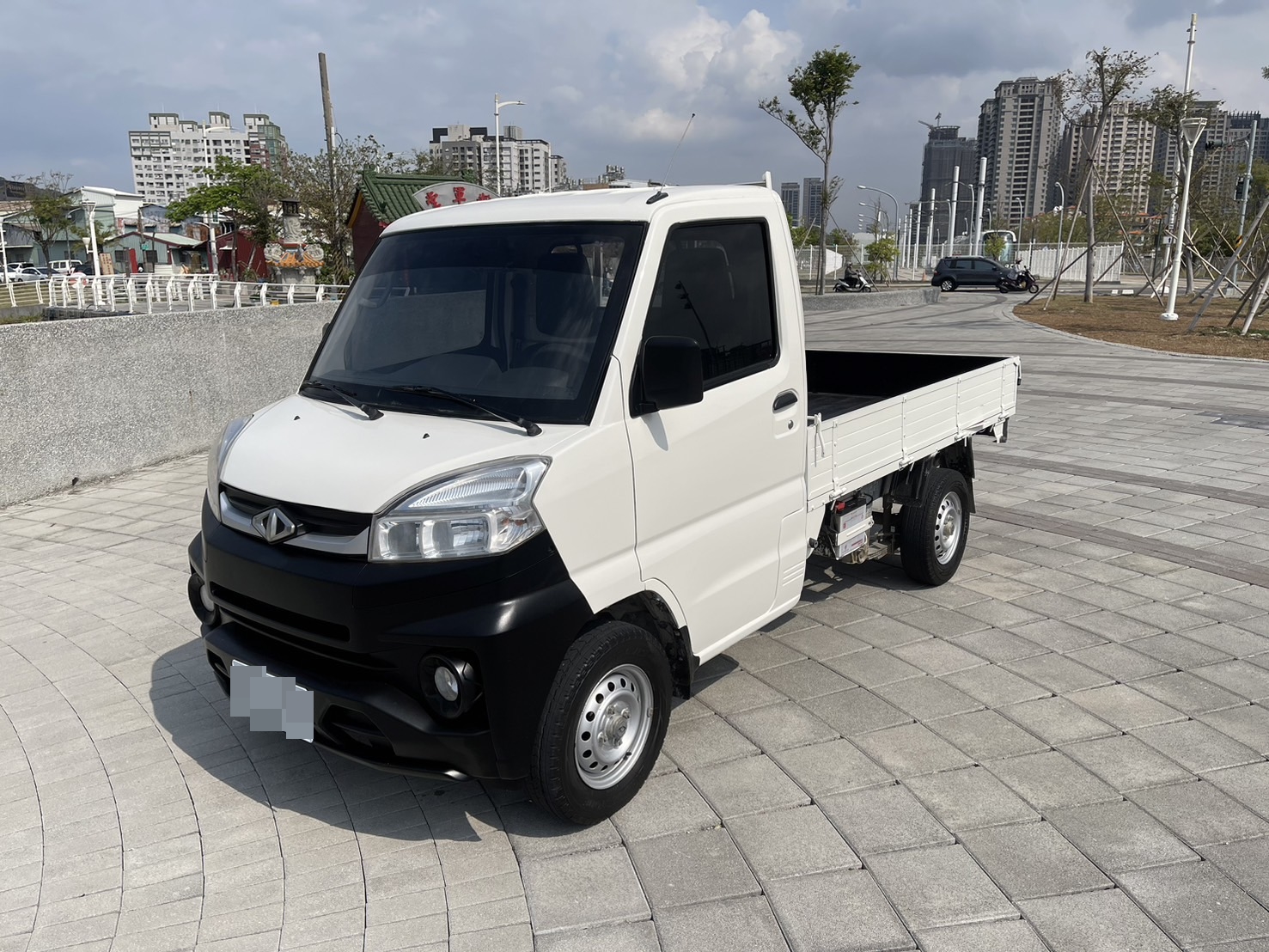《鑫宏車業》三代改款小貨車，手排，小生意的好幫手  第1張相片