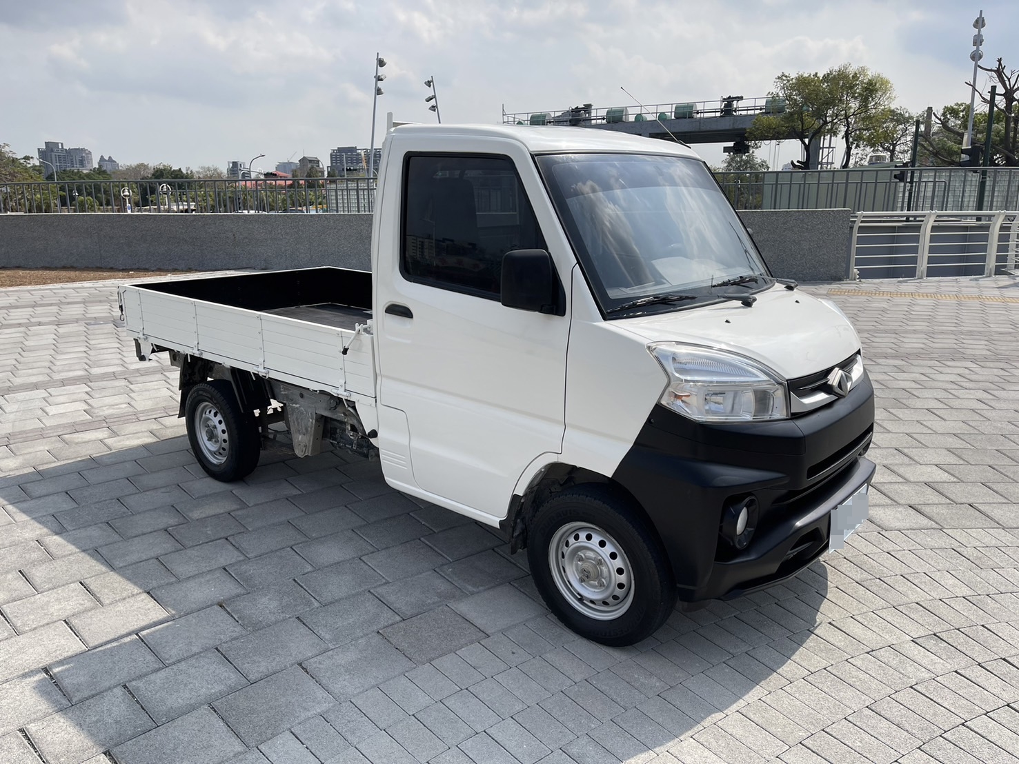 《鑫宏車業》三代改款小貨車，手排，小生意的好幫手  第5張相片