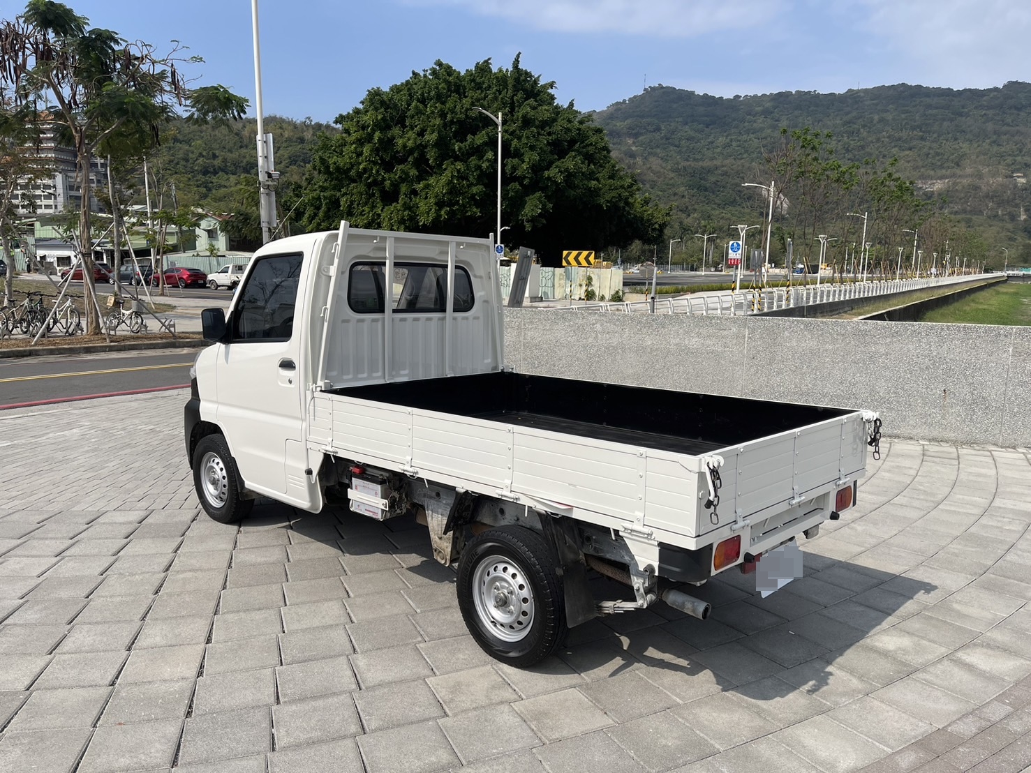 《鑫宏車業》三代改款小貨車，手排，小生意的好幫手  第6張相片