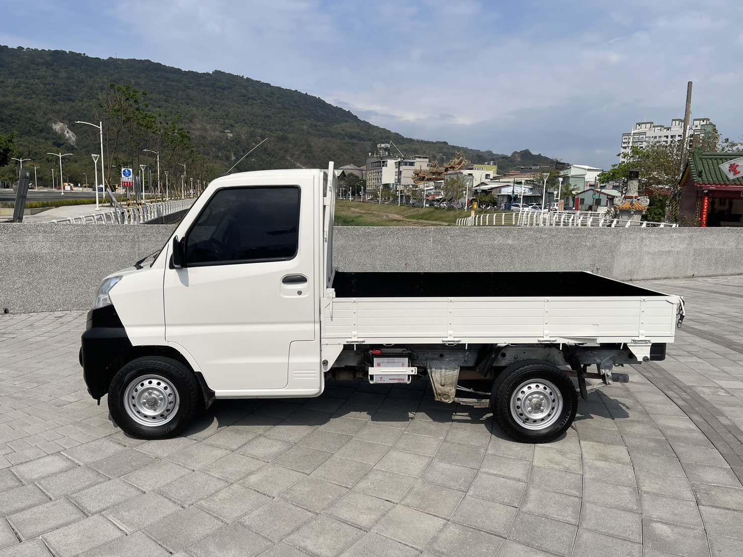 《鑫宏車業》三代改款小貨車，手排，小生意的好幫手  第7張相片