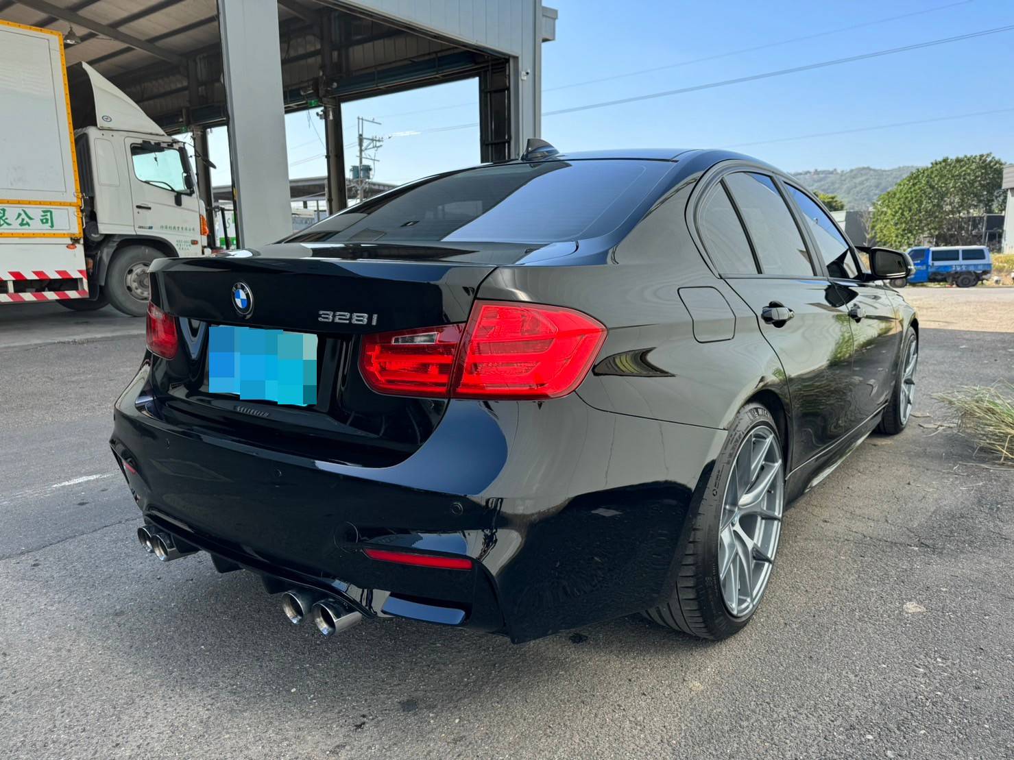 《鑫宏車業》車輛目前在新北市五股區， 328i F30型 SPORT ..  第3張相片
