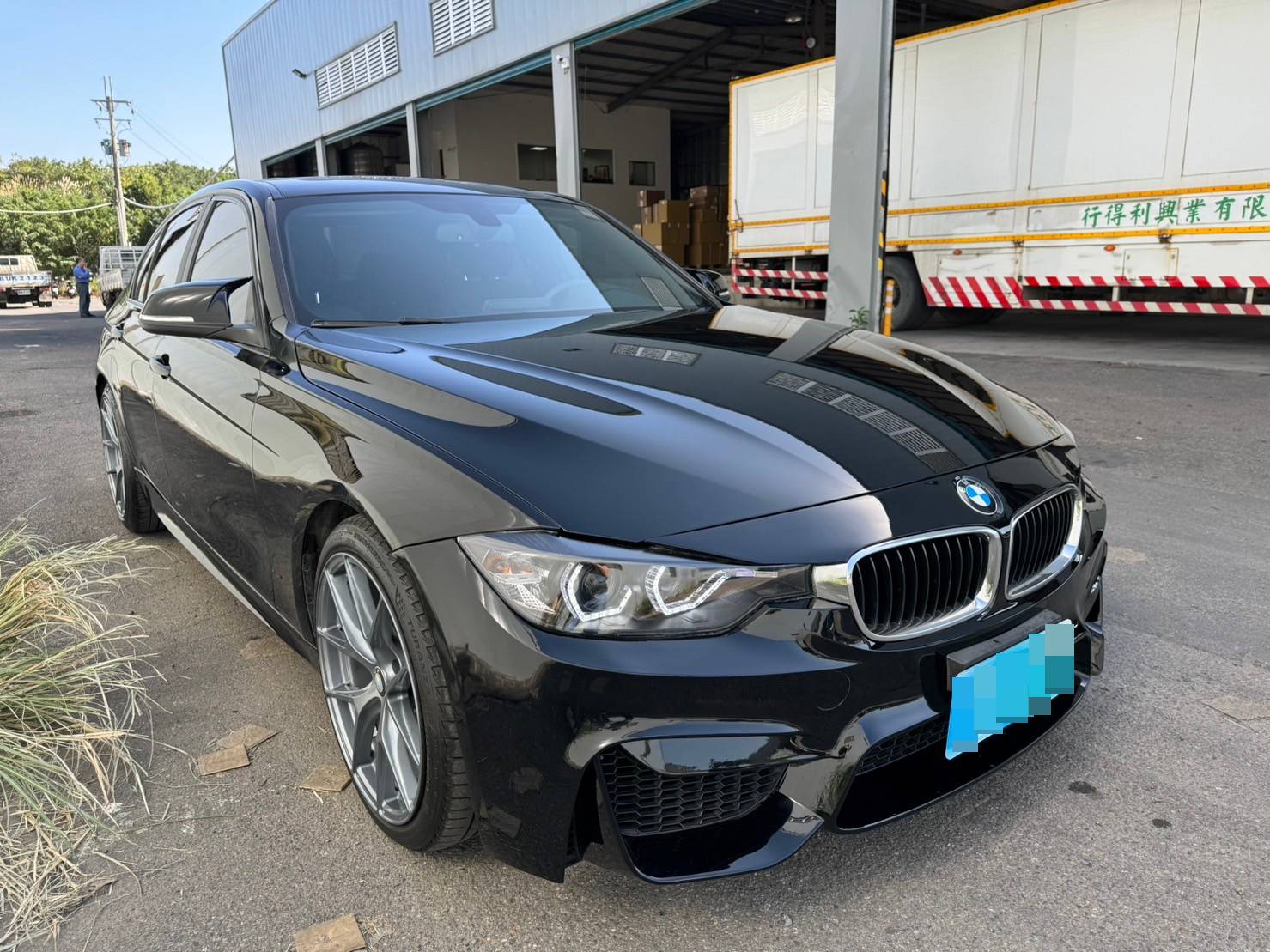 《鑫宏車業》車輛目前在新北市五股區， 328i F30型 SPORT ..  第5張相片