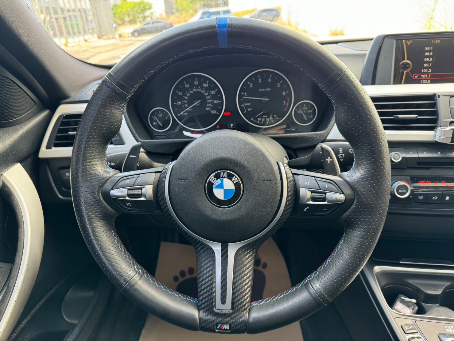 《鑫宏車業》車輛目前在新北市五股區， 328i F30型 SPORT ..  第10張相片
