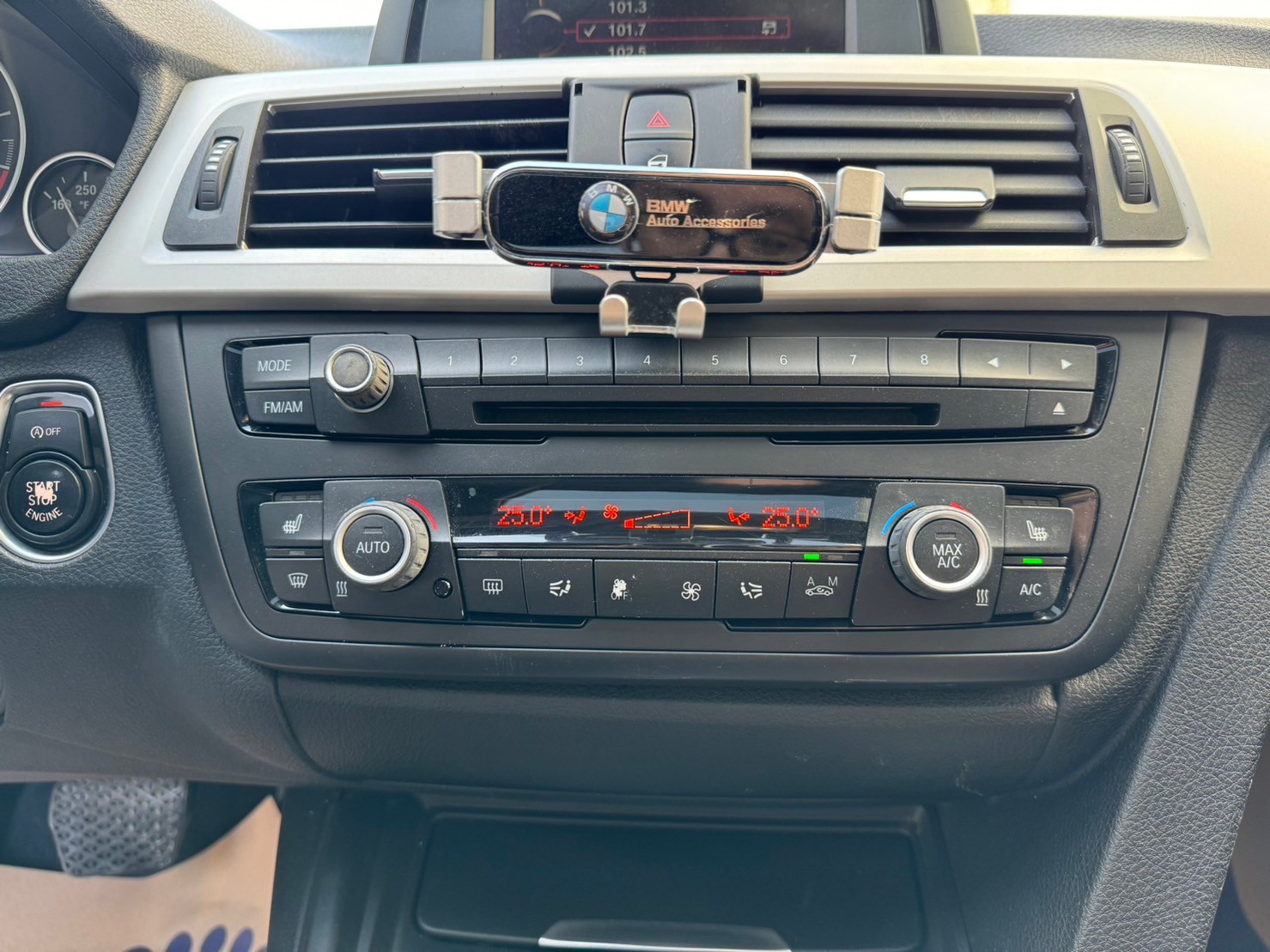 《鑫宏車業》車輛目前在新北市五股區， 328i F30型 SPORT ..  第13張相片