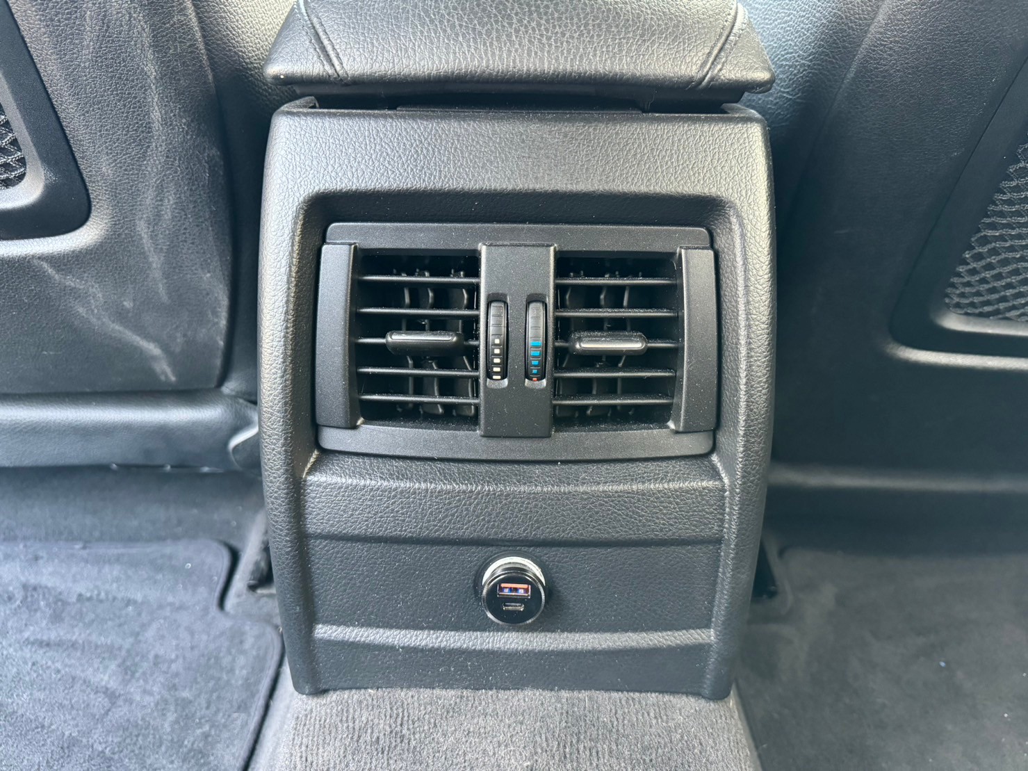 《鑫宏車業》車輛目前在新北市五股區， 328i F30型 SPORT ..  第15張相片