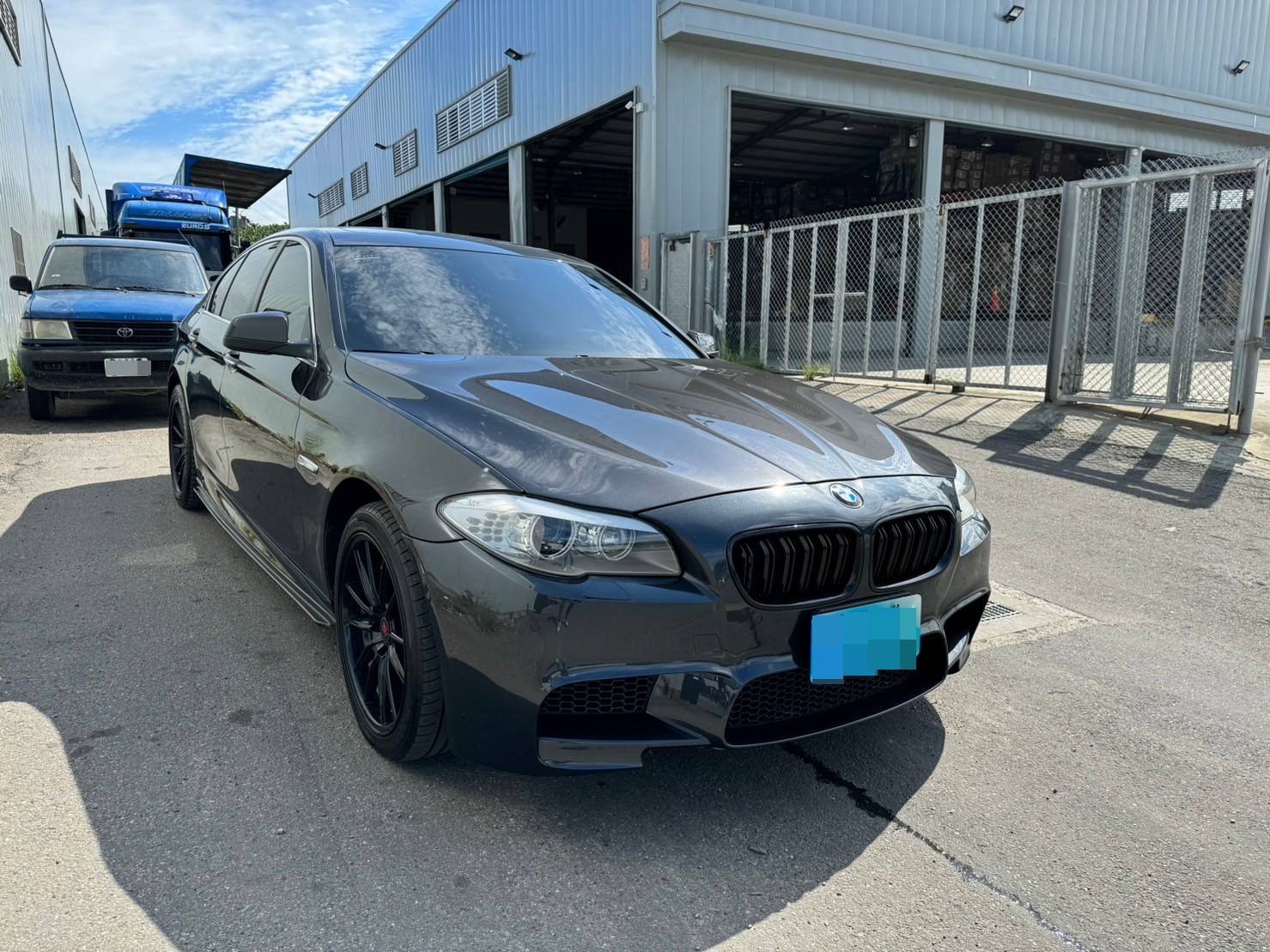 《鑫宏車業》車輛目前在新北市五股區，535i F10型 四門 汽油 4WD..  第5張相片