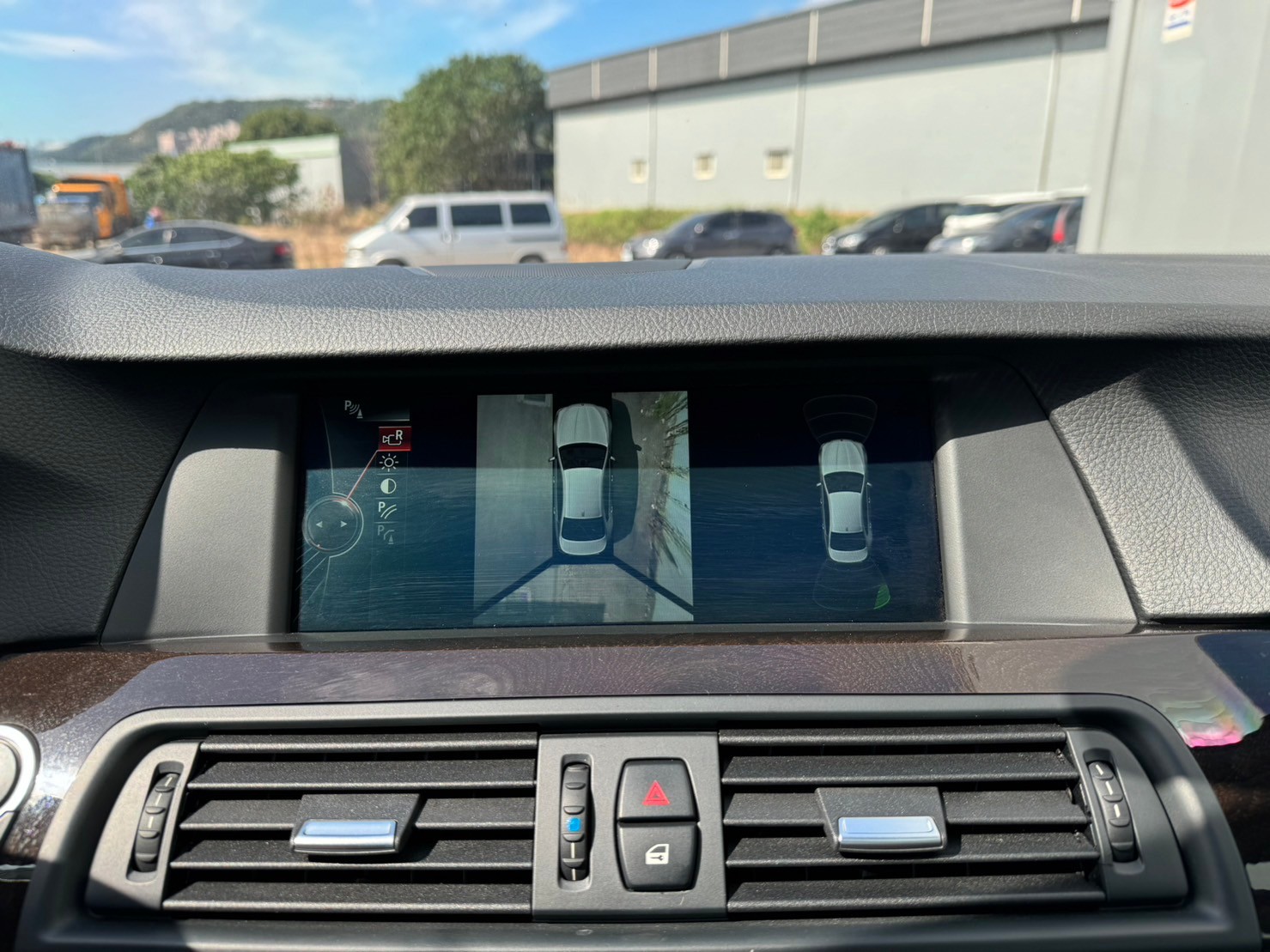 《鑫宏車業》車輛目前在新北市五股區，535i F10型 四門 汽油 4WD..  第13張相片