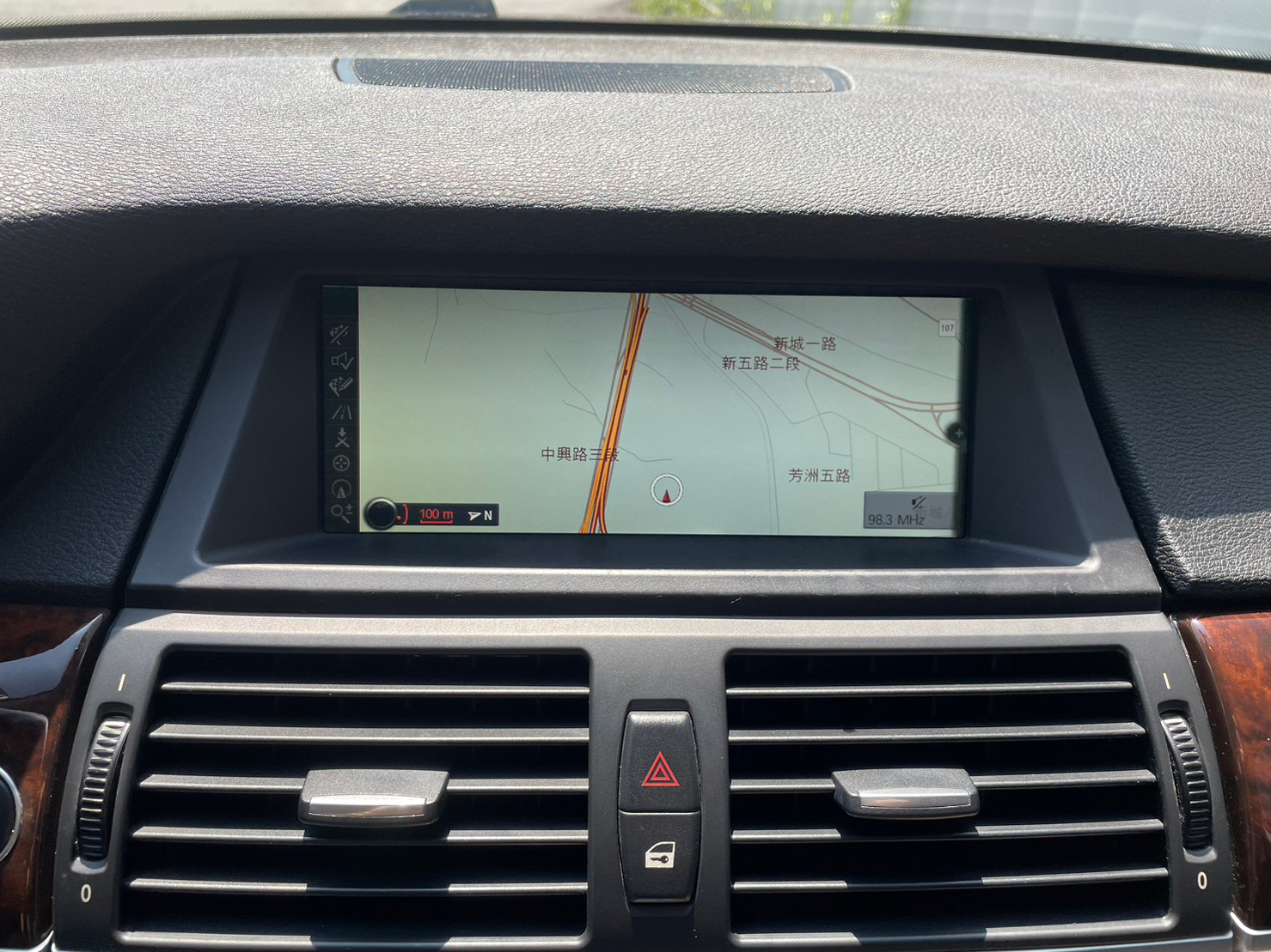 《鑫宏車業》車輛目前在新北市五股區，X5 E70型 4WD 二代小改款 汽油  第12張相片