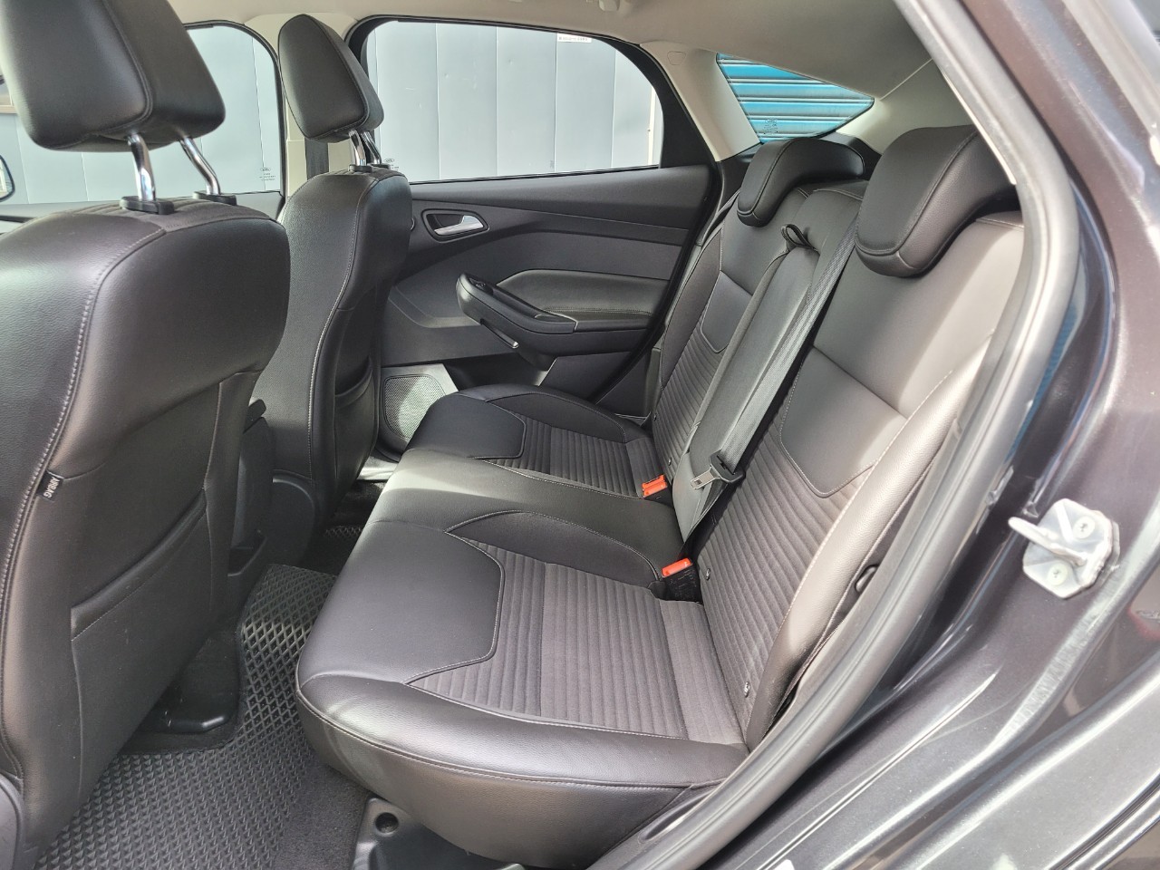 《鑫宏車業》此商品已下架---車輛目前在新北市五股區，汽油五門三代小改款運動型，輕巧好操控..  第8張相片