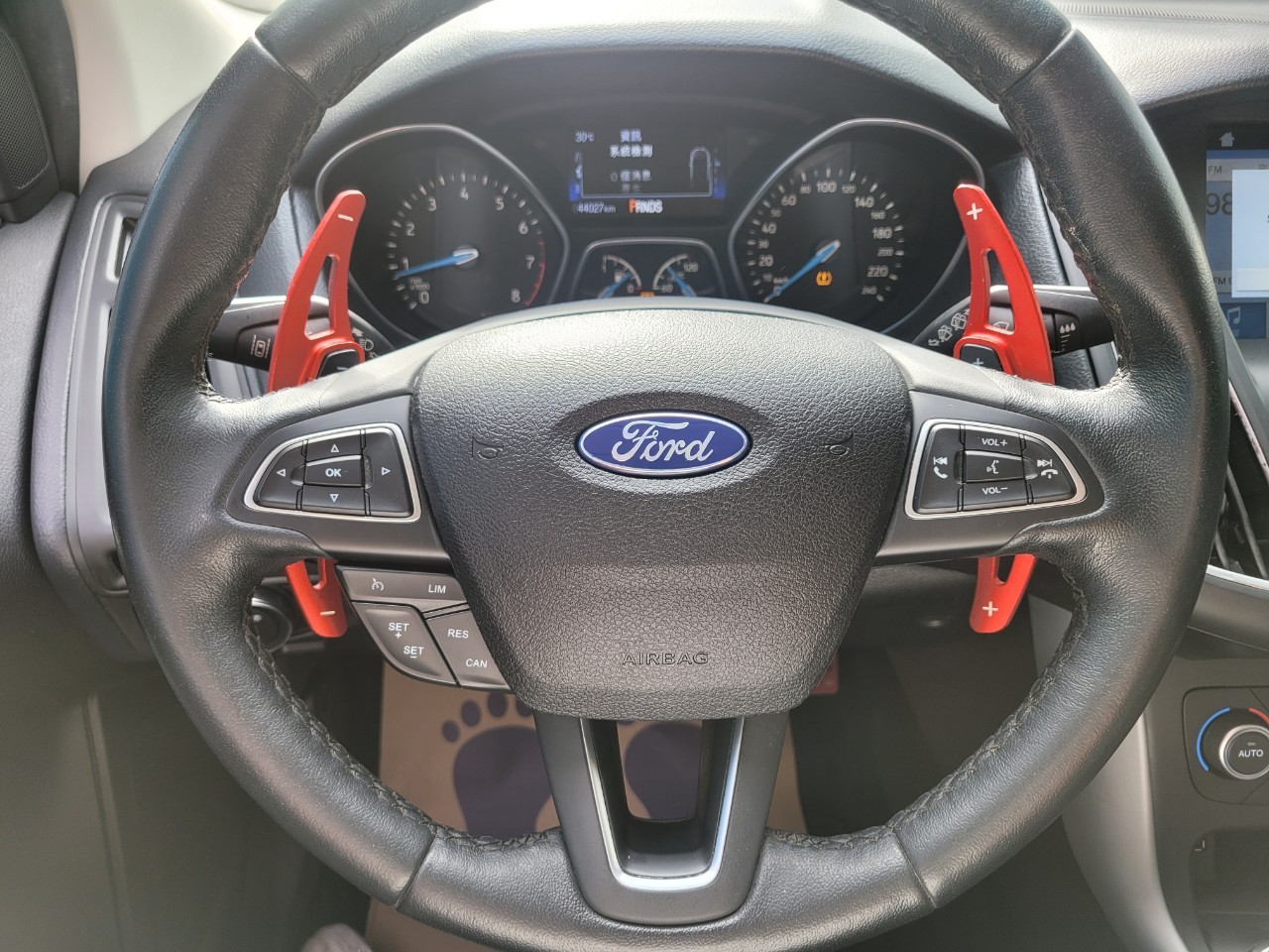 《鑫宏車業》此商品已下架---車輛目前在新北市五股區，汽油五門三代小改款運動型，輕巧好操控..  第10張相片