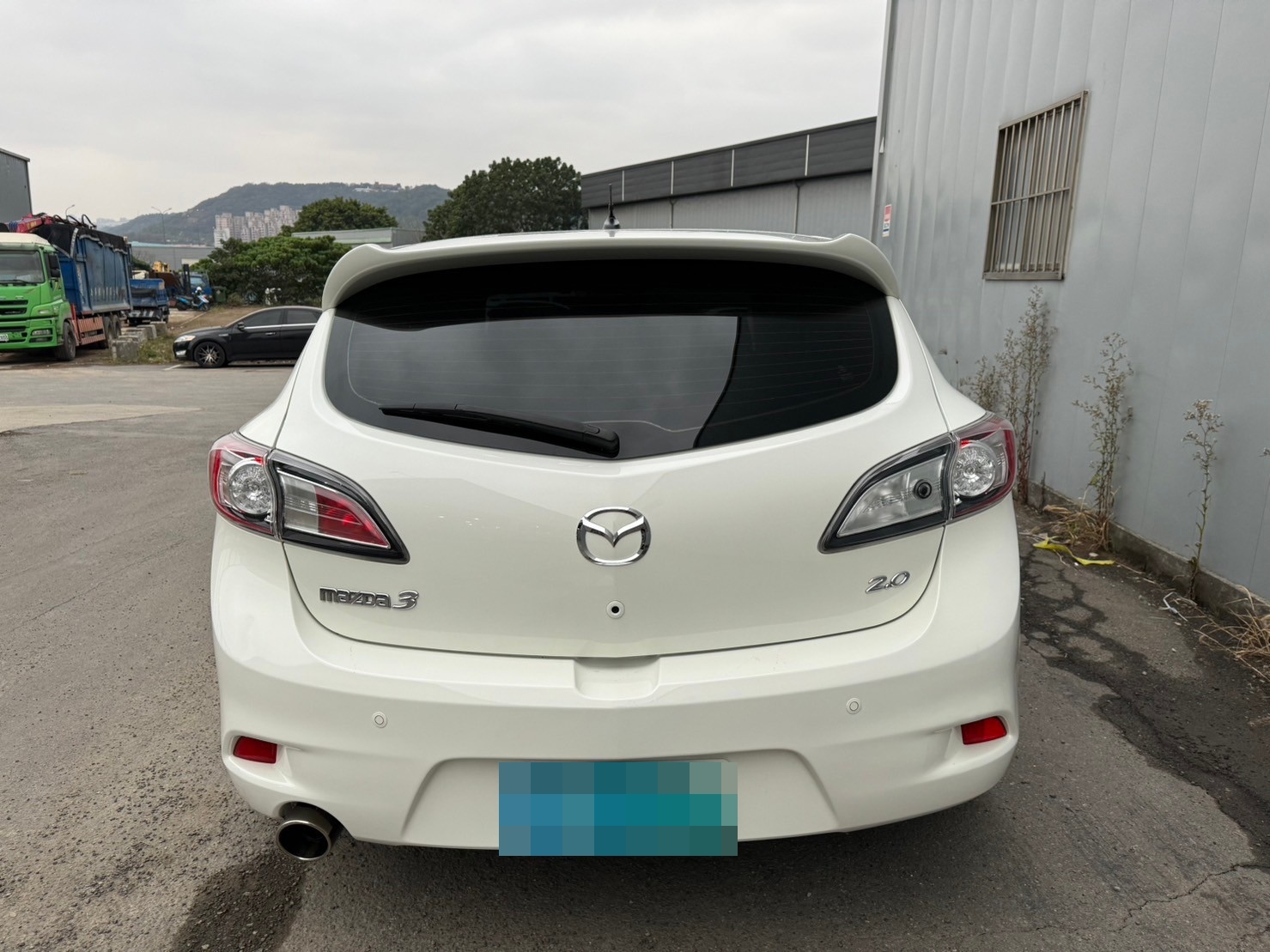 《鑫宏車業》車輛目前在新北市五股區，馬3 五門 二代小改款頂級型..  第4張相片