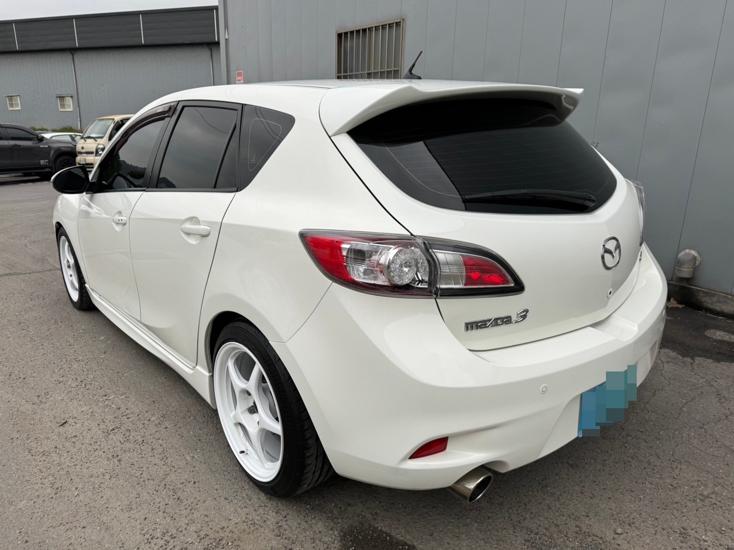 《鑫宏車業》車輛目前在新北市五股區，馬3 五門 二代小改款頂級型..  第6張相片