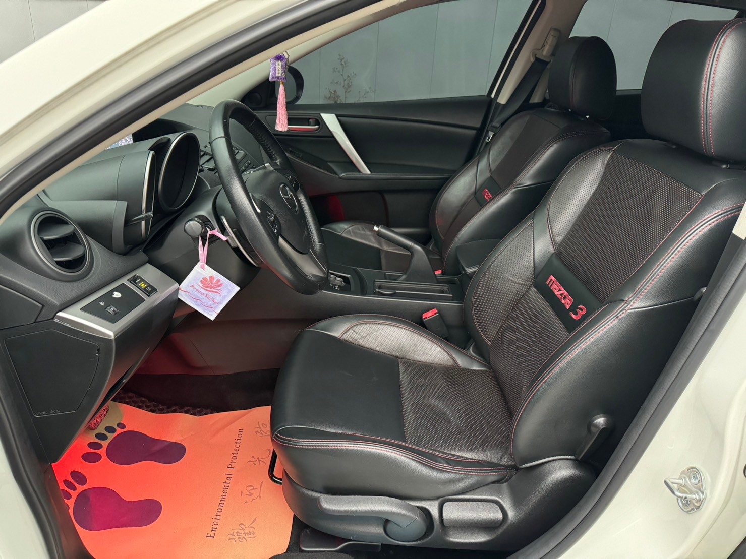 《鑫宏車業》車輛目前在新北市五股區，馬3 五門 二代小改款頂級型..  第8張相片