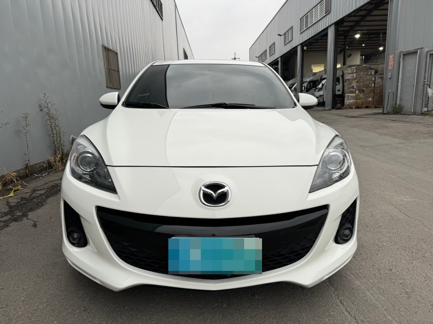 《鑫宏車業》車輛目前在新北市五股區，馬3 五門 二代小改款頂級型..  第15張相片