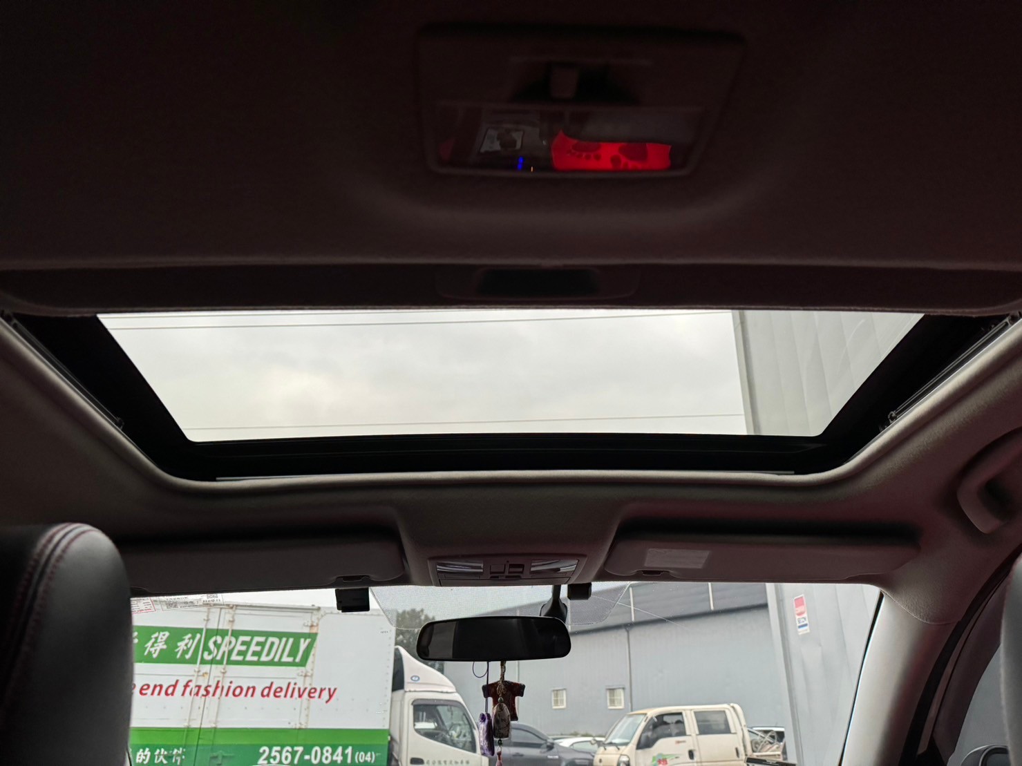 《鑫宏車業》車輛目前在新北市五股區，馬3 五門 二代小改款頂級型..  第17張相片