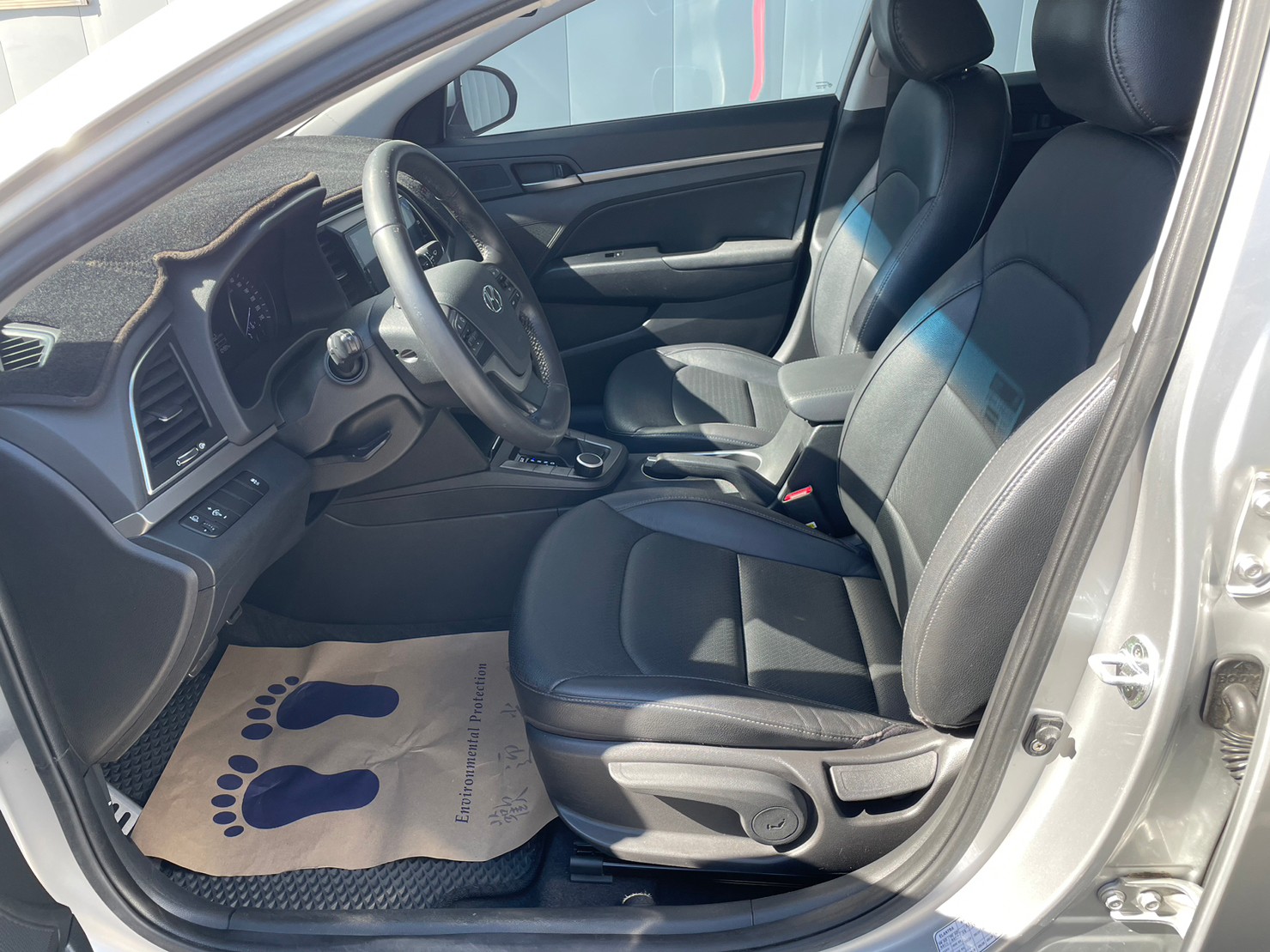 《鑫宏車業》車輛目前在新北市五股區，三代旗艦型，流線動感、把妹神車..  第6張相片
