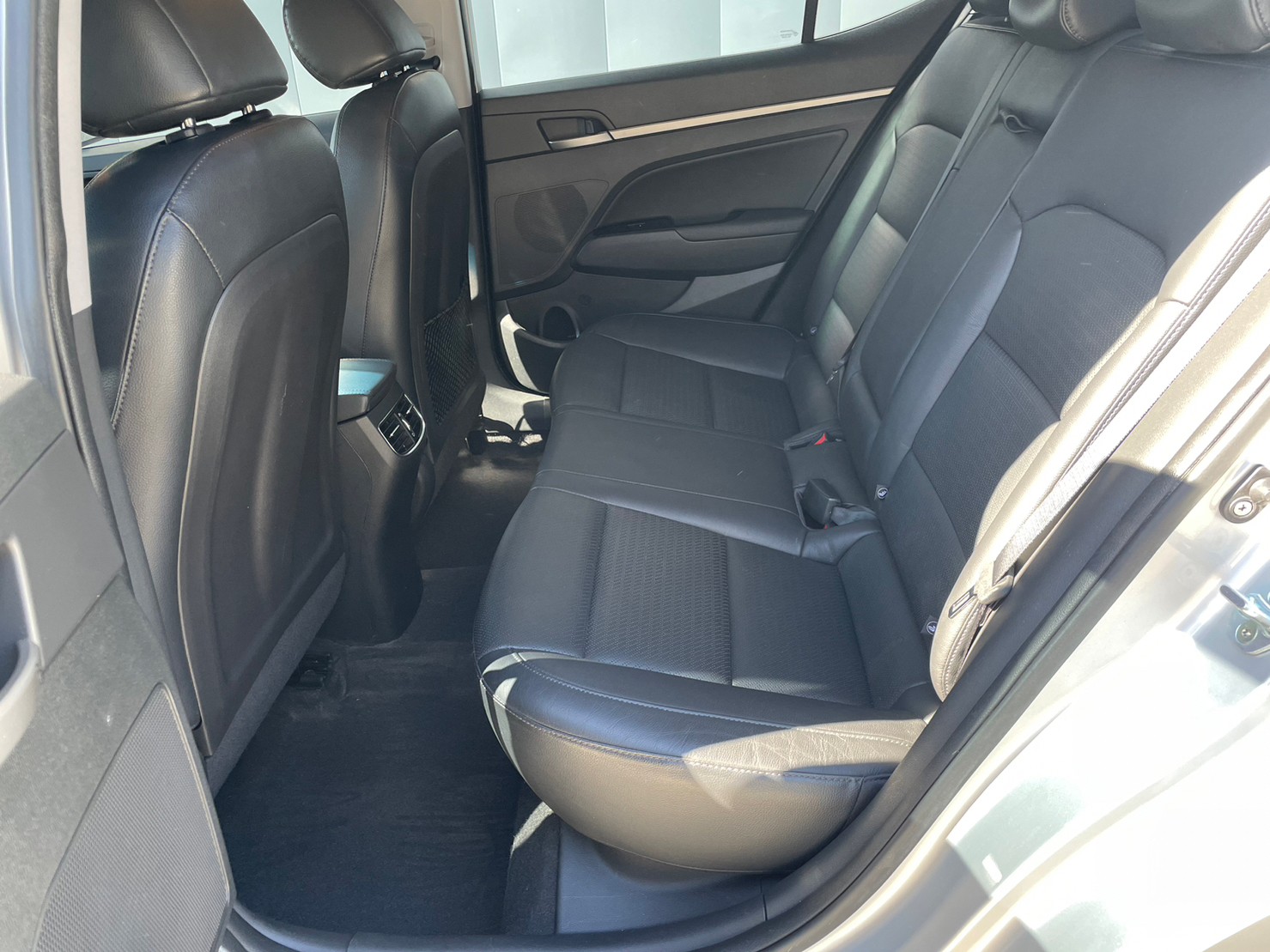 《鑫宏車業》車輛目前在新北市五股區，三代旗艦型，流線動感、把妹神車..  第7張相片