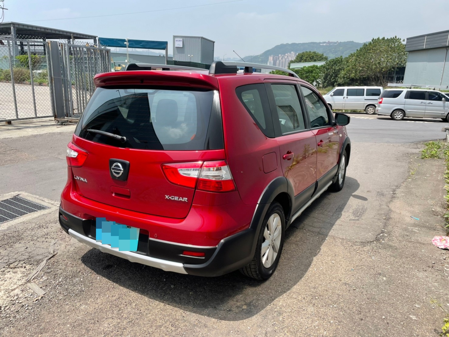 《鑫宏車業》車輛目前在新北市五股區，二代旗艦版 熱門轎旅車，家庭輕巧最愛之一..  第3張相片