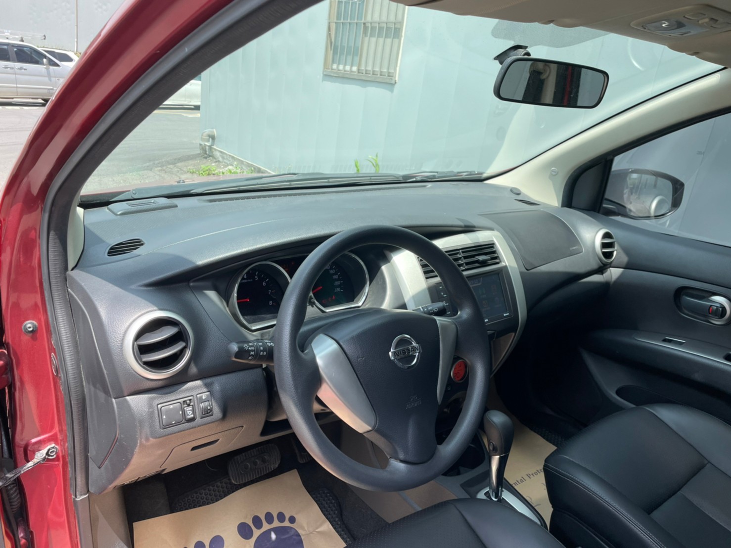 《鑫宏車業》車輛目前在新北市五股區，二代旗艦版 熱門轎旅車，家庭輕巧最愛之一..  第6張相片