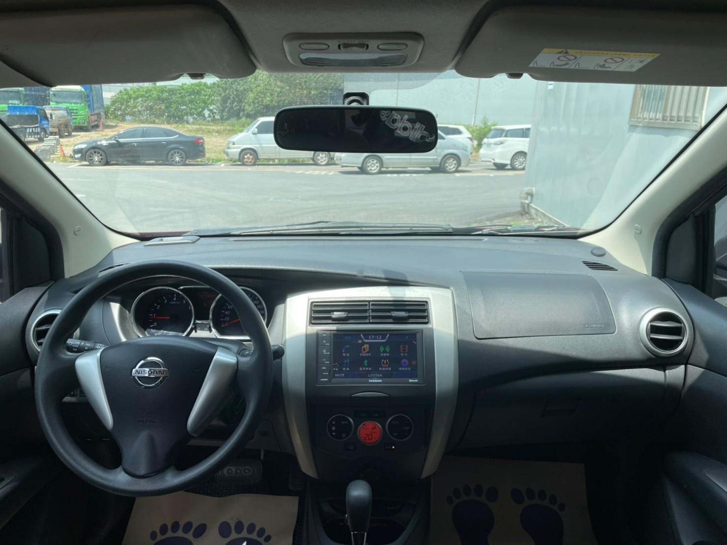 《鑫宏車業》車輛目前在新北市五股區，二代旗艦版 熱門轎旅車，家庭輕巧最愛之一..  第8張相片
