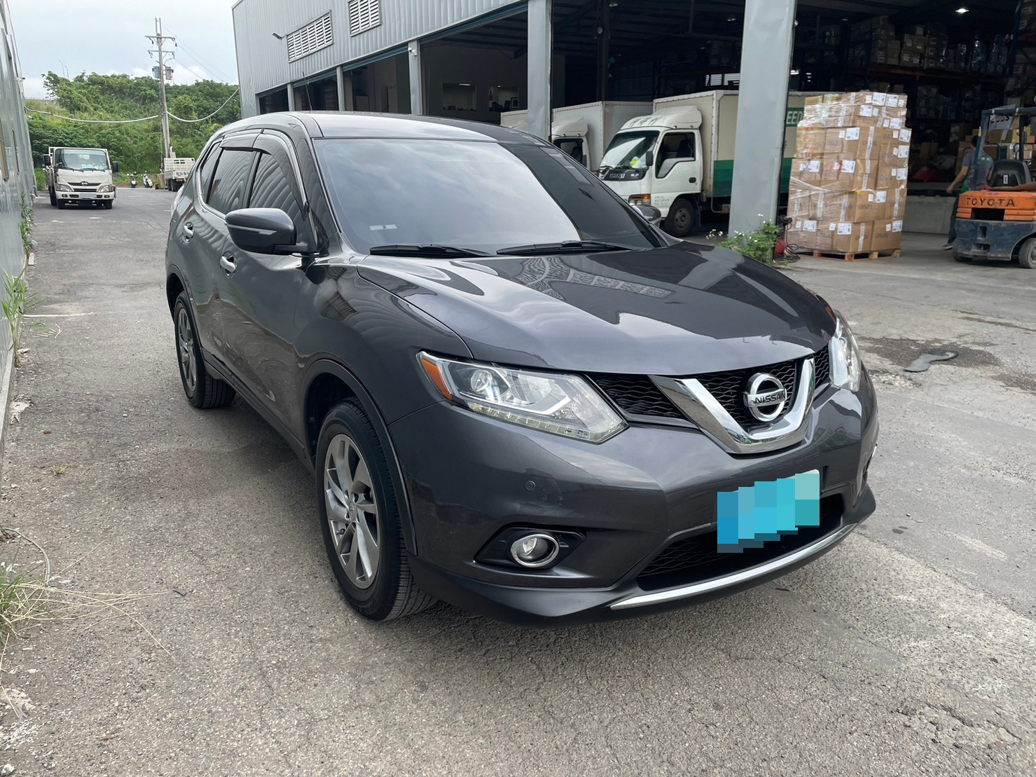 《鑫宏車業》車輛目前在新北市五股區，二代豪華版，代步休旅空間大....  第2張相片