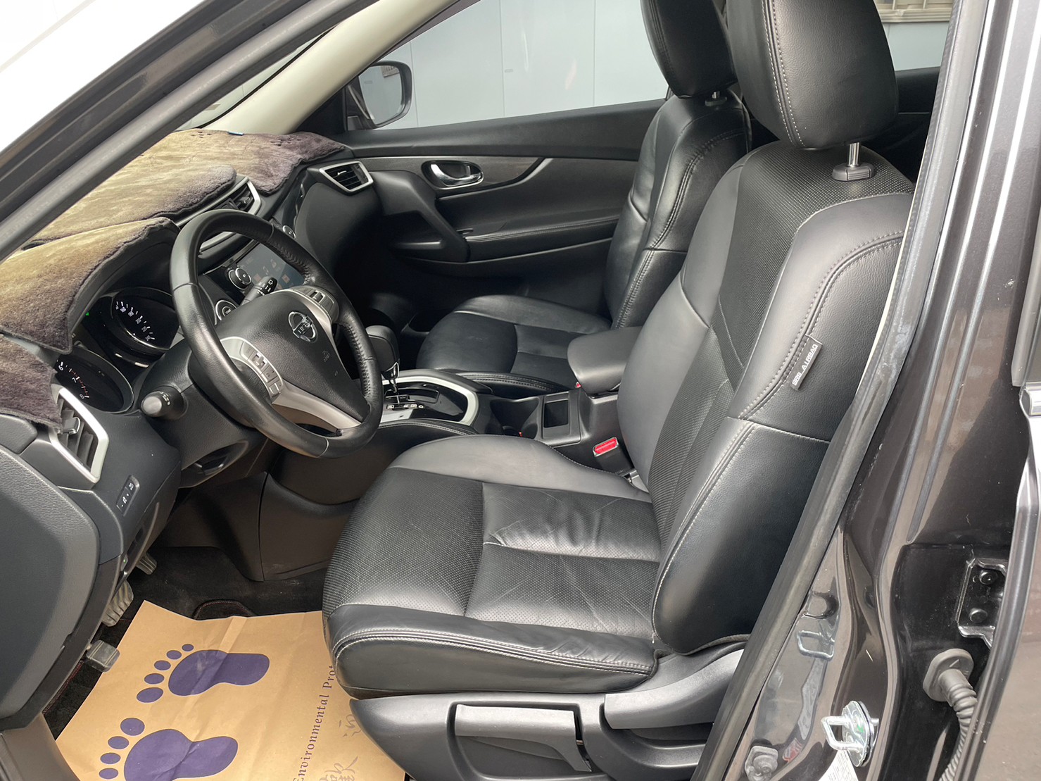 《鑫宏車業》車輛目前在新北市五股區，二代豪華版，代步休旅空間大....  第6張相片