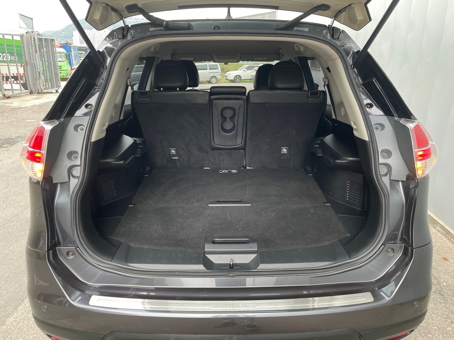 《鑫宏車業》車輛目前在新北市五股區，二代豪華版，代步休旅空間大....  第15張相片