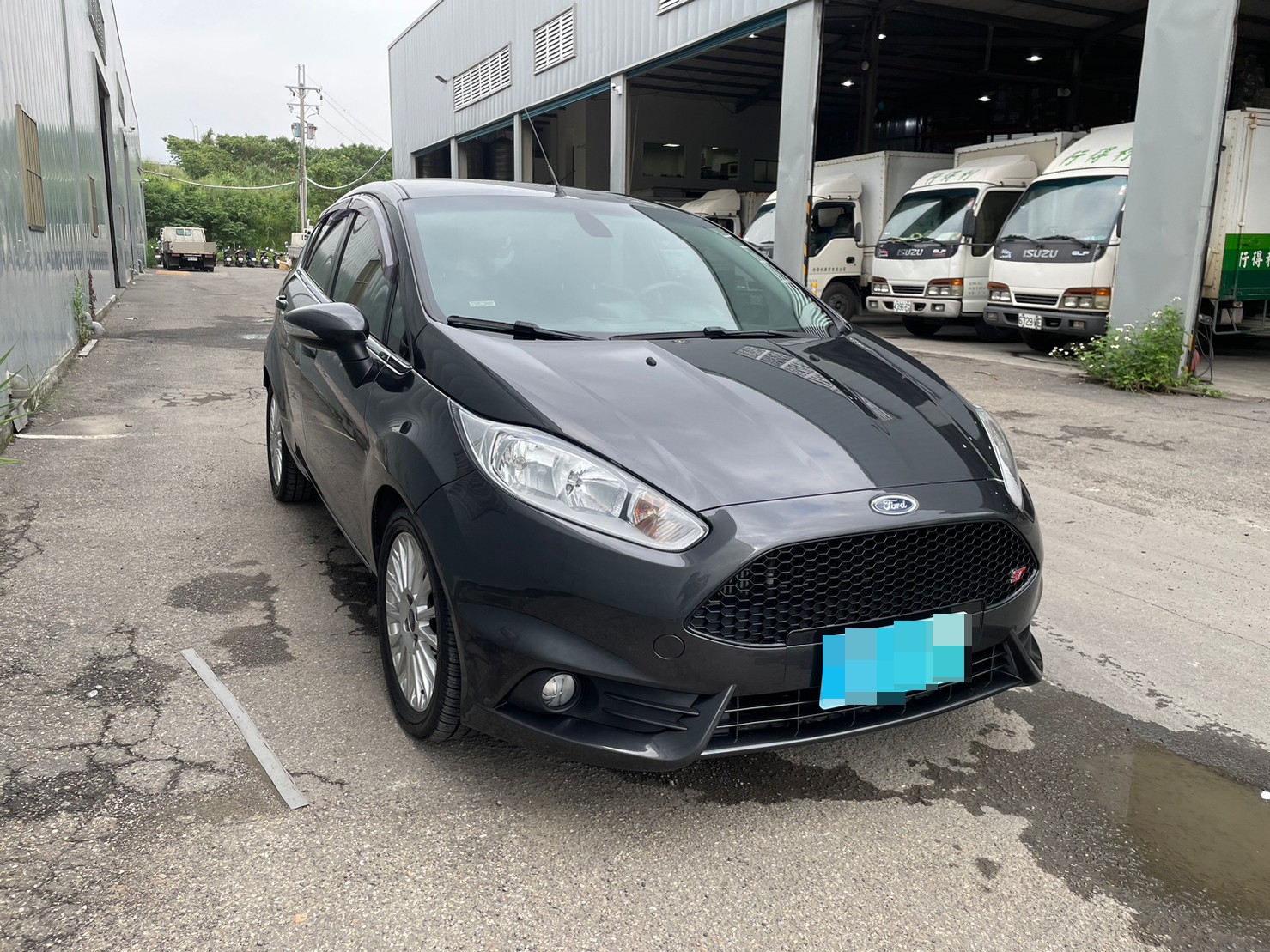 《鑫宏車業》車輛目前在新北市五股區，小改款運動型 五門，渦輪增壓..  第4張相片
