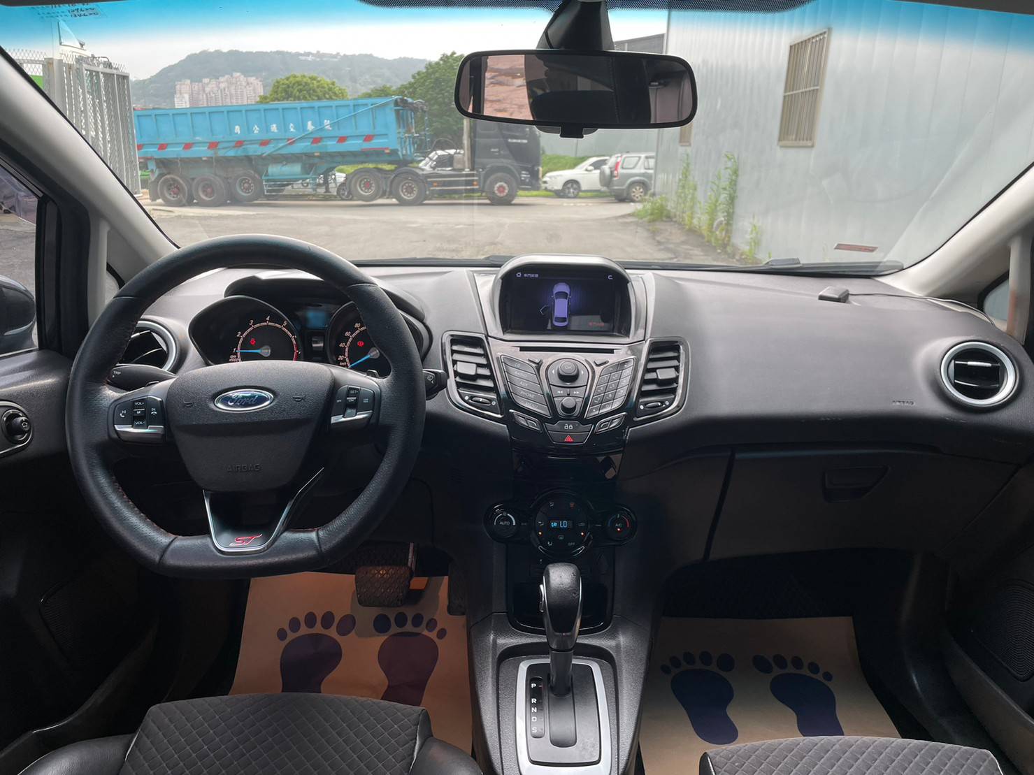 《鑫宏車業》車輛目前在新北市五股區，小改款運動型 五門，渦輪增壓..  第8張相片