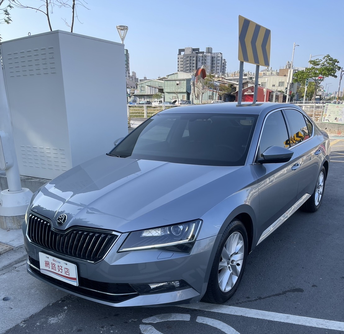 《鑫宏車業》轎式五門 三代菁英版ＴＳｉ  第1張相片