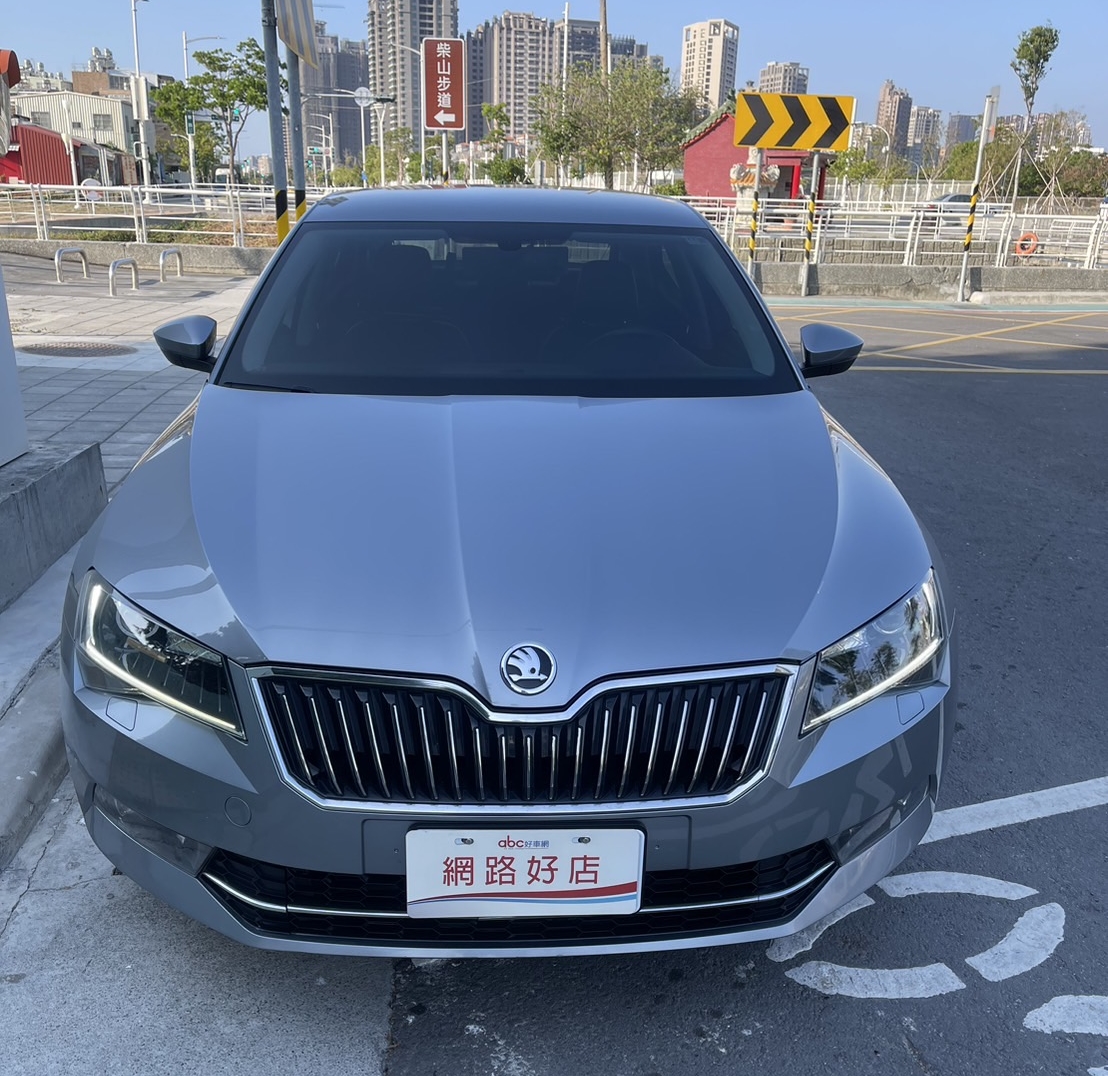 《鑫宏車業》轎式五門 三代菁英版ＴＳｉ  第3張相片