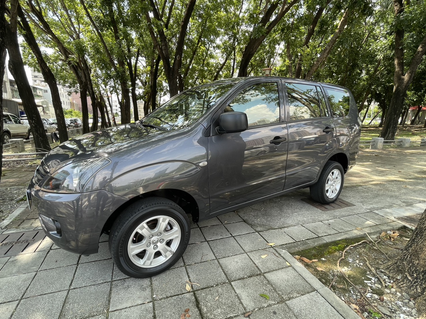 《鑫宏車業》此商品已下架---[可領客貨牌] 手排 五人座， 載人載貨，一車搞定！  第1張相片