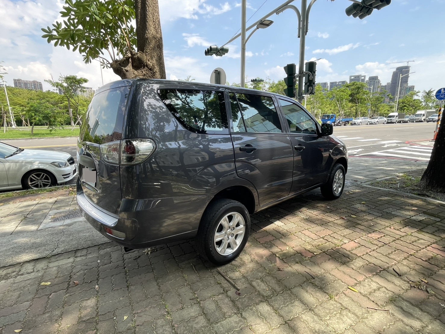《鑫宏車業》此商品已下架---[可領客貨牌] 手排 五人座， 載人載貨，一車搞定！  第3張相片