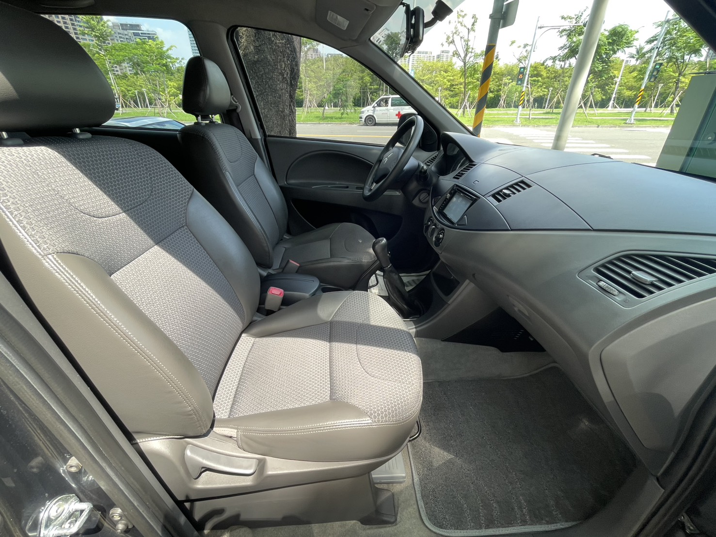 《鑫宏車業》此商品已下架---[可領客貨牌] 手排 五人座， 載人載貨，一車搞定！  第9張相片