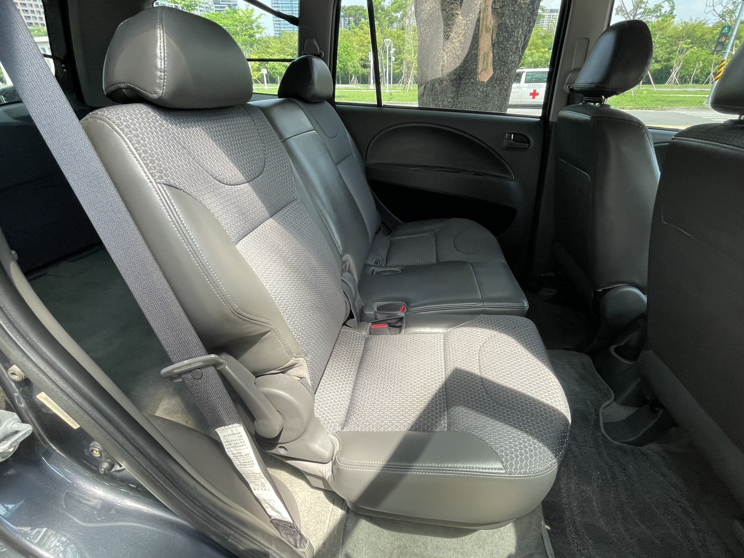 《鑫宏車業》此商品已下架---[可領客貨牌] 手排 五人座， 載人載貨，一車搞定！  第10張相片