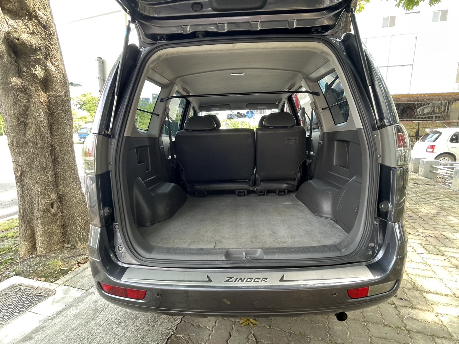 《鑫宏車業》此商品已下架---[可領客貨牌] 手排 五人座， 載人載貨，一車搞定！  第17張相片