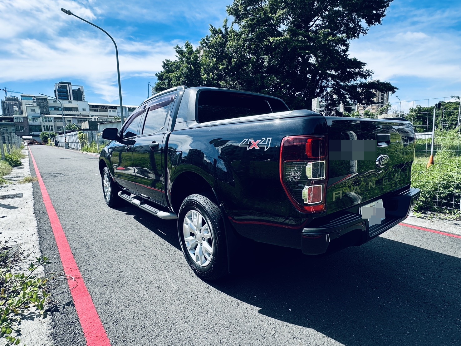 《鑫宏車業》 此商品已下架---[ 18吋鋁圈 ] ４ＷＤ 柴油 二代 雙廂貨卡..  第7張相片