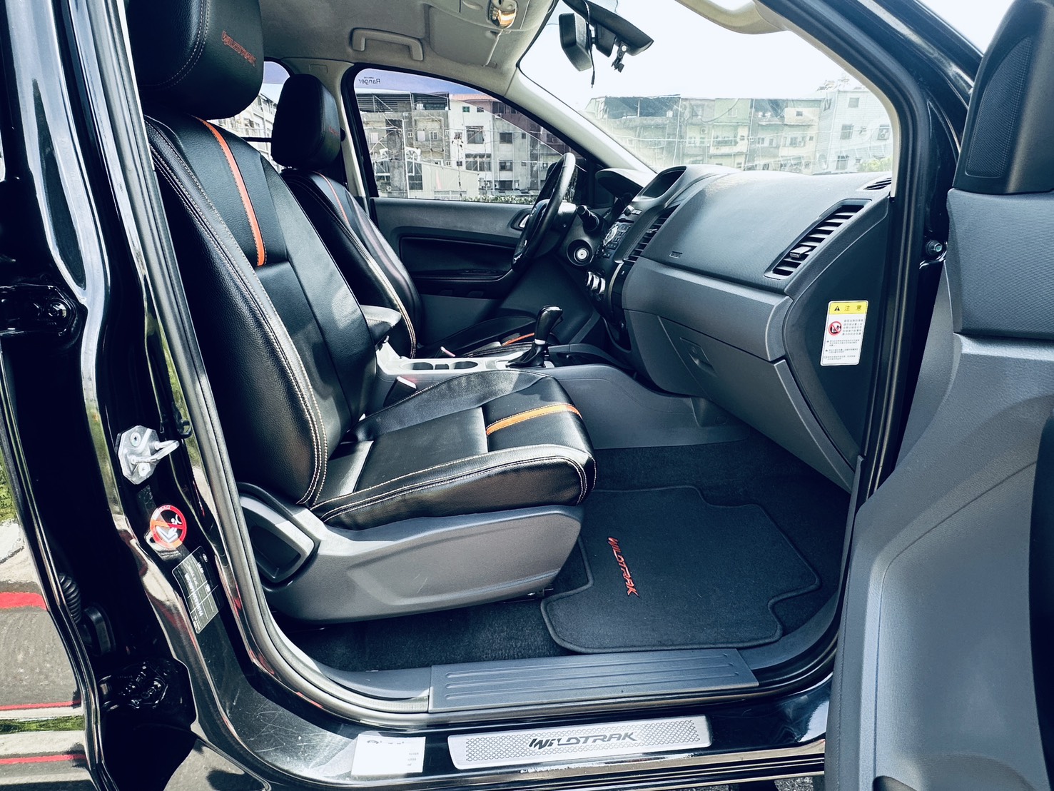 《鑫宏車業》 此商品已下架---[ 18吋鋁圈 ] ４ＷＤ 柴油 二代 雙廂貨卡..  第10張相片