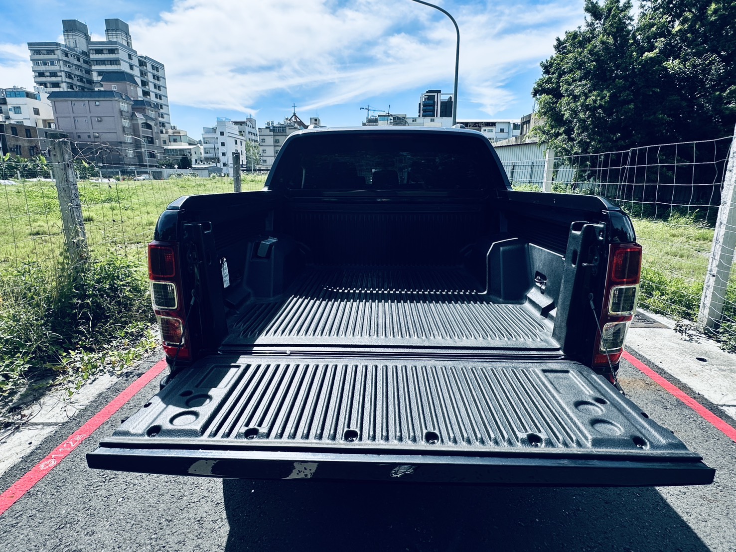 《鑫宏車業》 此商品已下架---[ 18吋鋁圈 ] ４ＷＤ 柴油 二代 雙廂貨卡..  第15張相片