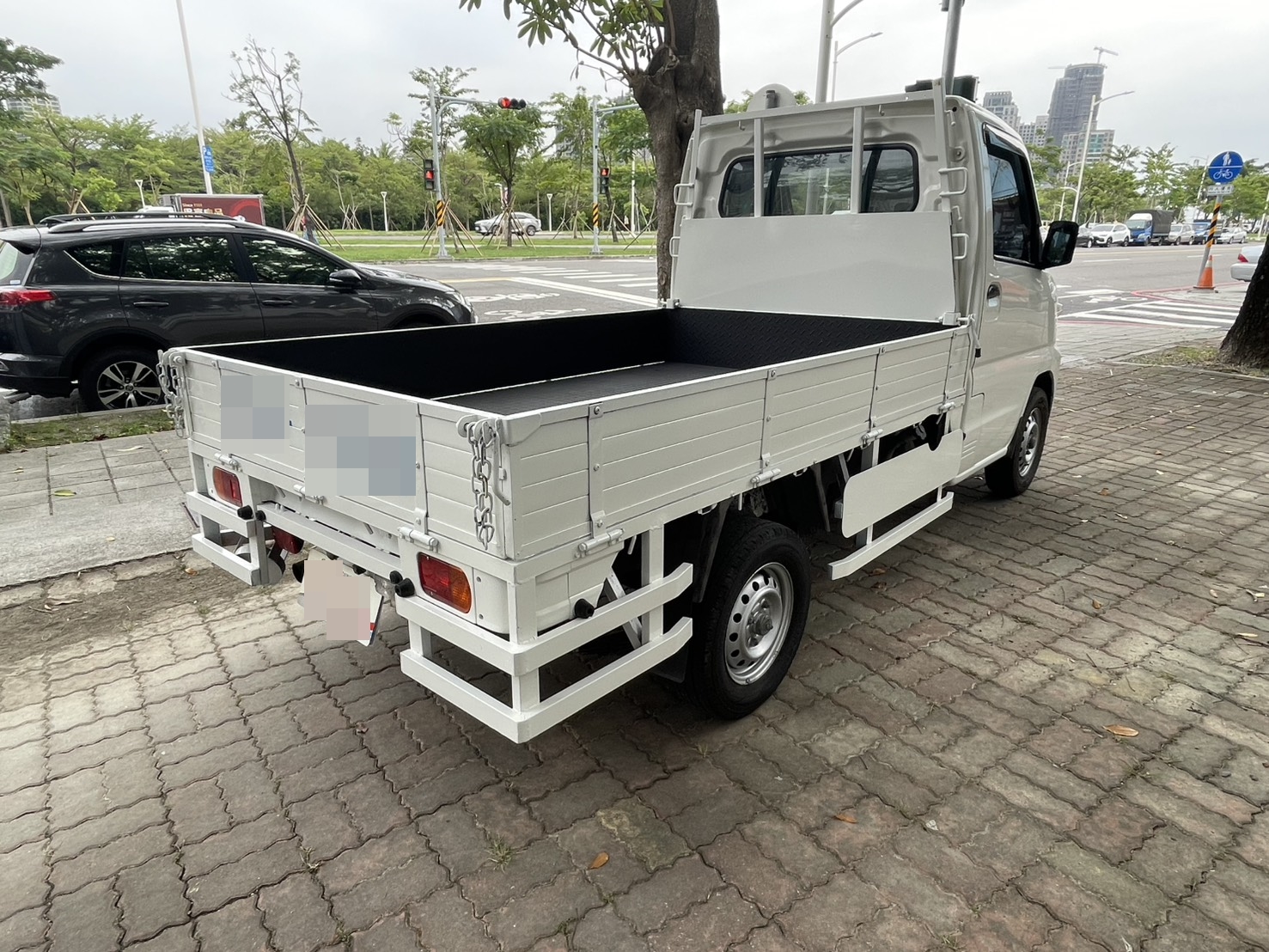 《鑫宏車業》此商品已下架---原廠保固中，三代改款手排小貨車，小生意的好幫手  第3張相片