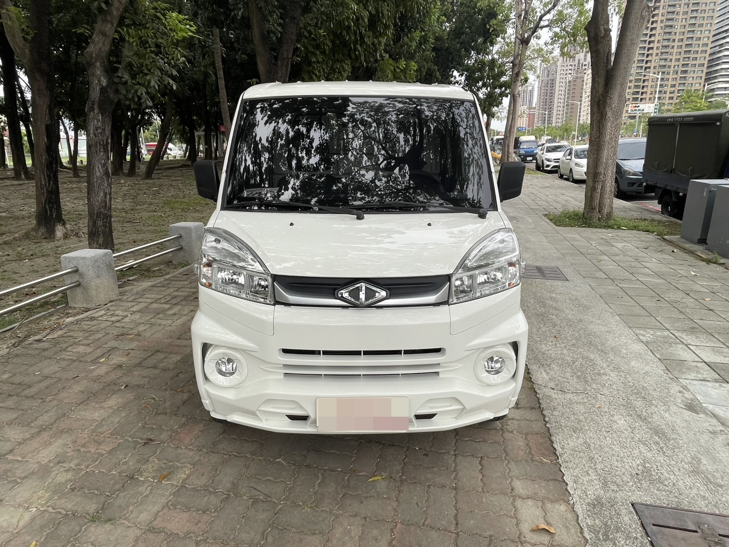 《鑫宏車業》此商品已下架---原廠保固中，三代改款手排小貨車，小生意的好幫手  第4張相片