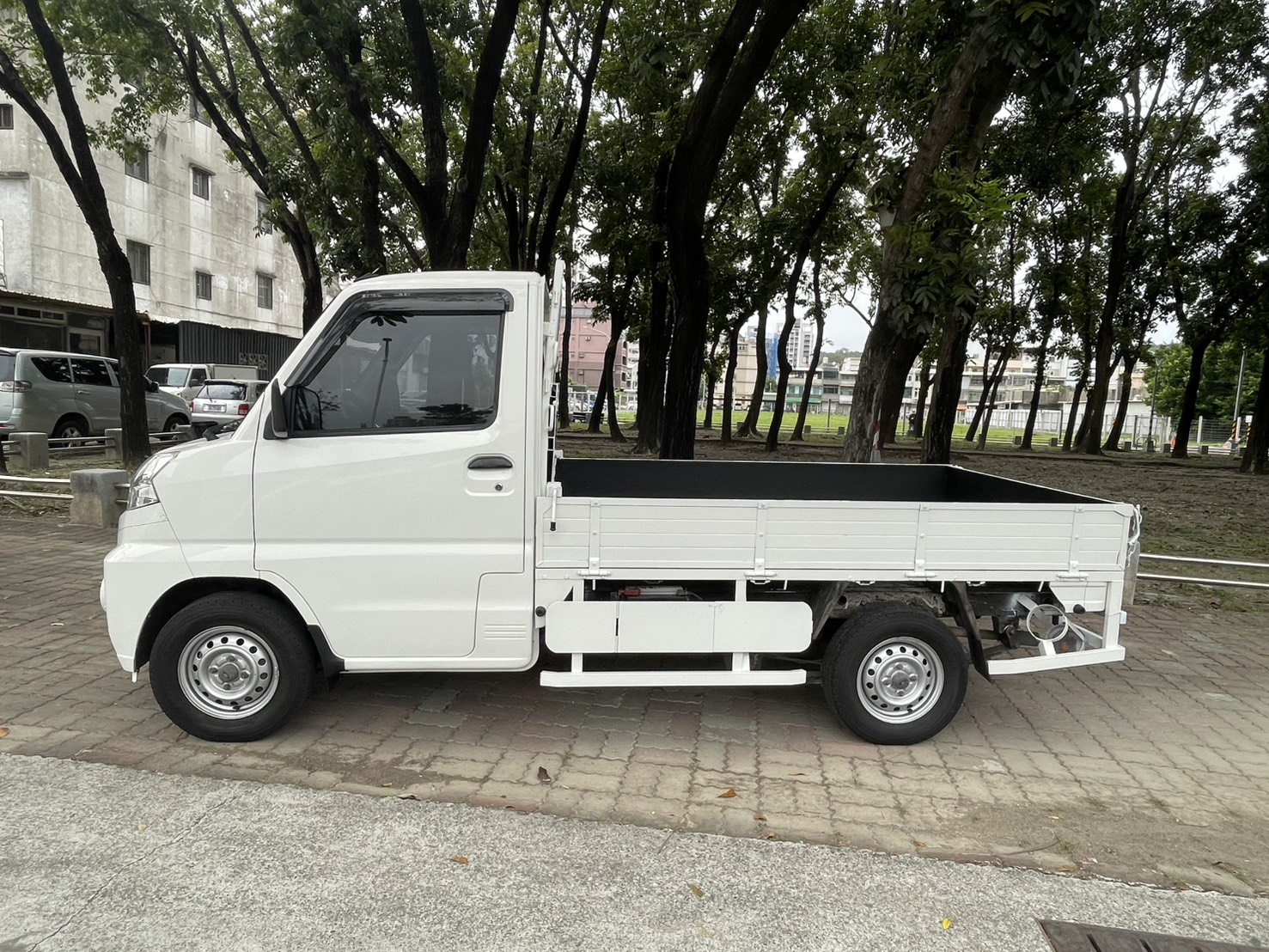 《鑫宏車業》此商品已下架---原廠保固中，三代改款手排小貨車，小生意的好幫手  第8張相片