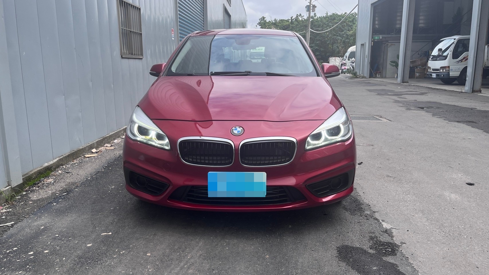 《鑫宏車業》此商品已下架---車輛目前在新北市五股區，218i F45型 五門 汽油 2WD..  第2張相片