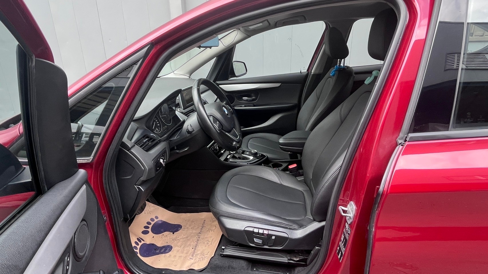 《鑫宏車業》此商品已下架---車輛目前在新北市五股區，218i F45型 五門 汽油 2WD..  第5張相片