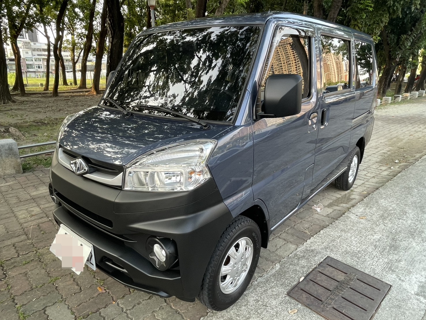 《鑫宏車業》此商品已下架---[ 原廠保固中、13吋鋁圈 ] 三代改款 自排 A180型廂型車  第1張相片