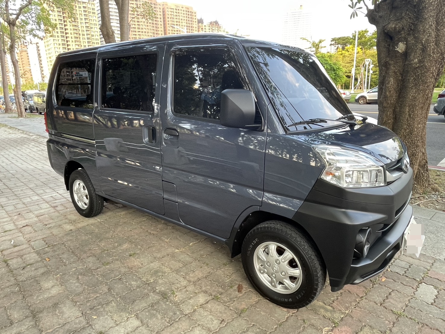 《鑫宏車業》此商品已下架---[ 原廠保固中、13吋鋁圈 ] 三代改款 自排 A180型廂型車  第5張相片