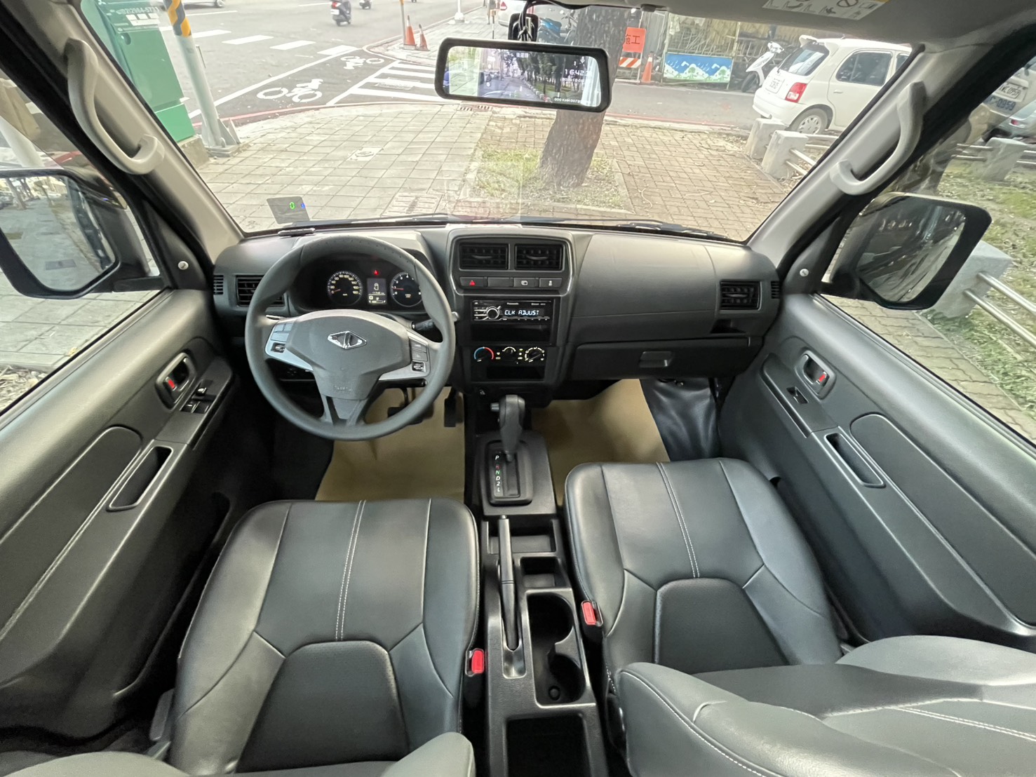 《鑫宏車業》此商品已下架---[ 原廠保固中、13吋鋁圈 ] 三代改款 自排 A180型廂型車  第11張相片